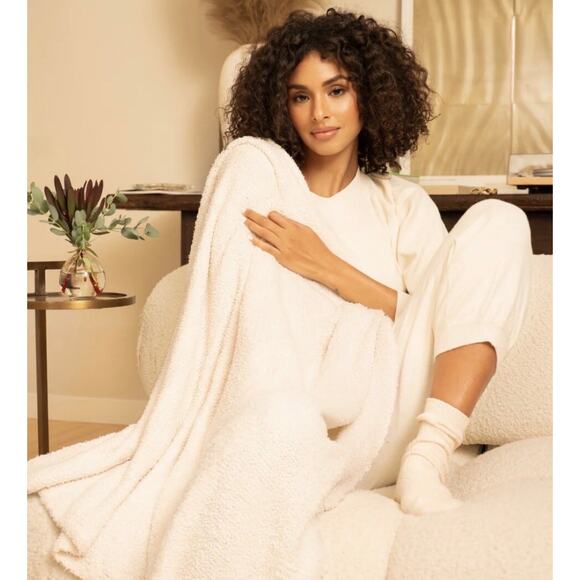 Rachel Miriam The Cloud Throw blanket in a cream color 40x50 - Picture 1 of 2